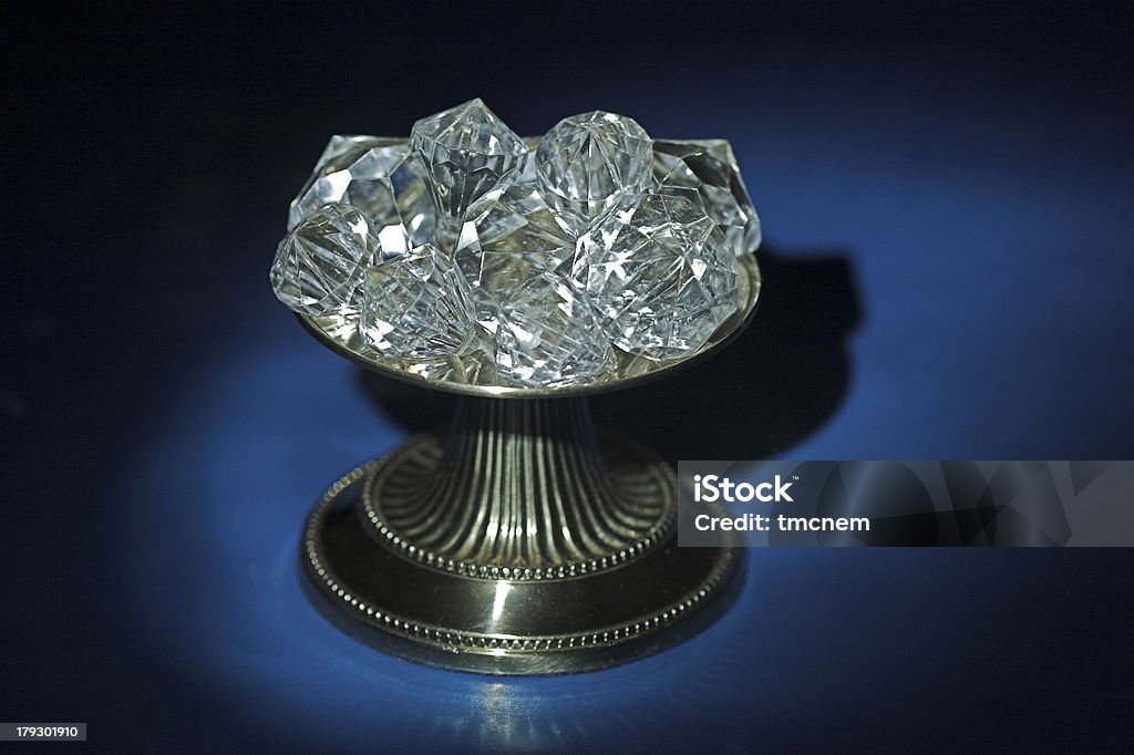 Tablett mit Diamanten auf Blau - Lizenzfrei Bildhintergrund Stock-Foto