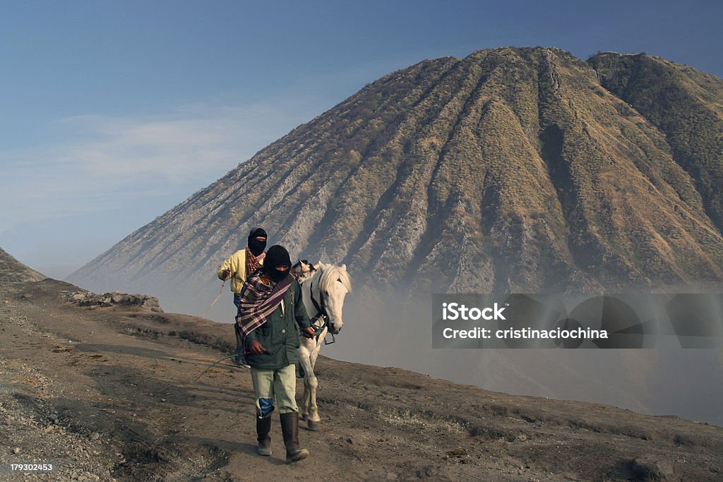 Vaya hasta la Bromo a las montañas - Foto de stock de Sherpa libre de derechos