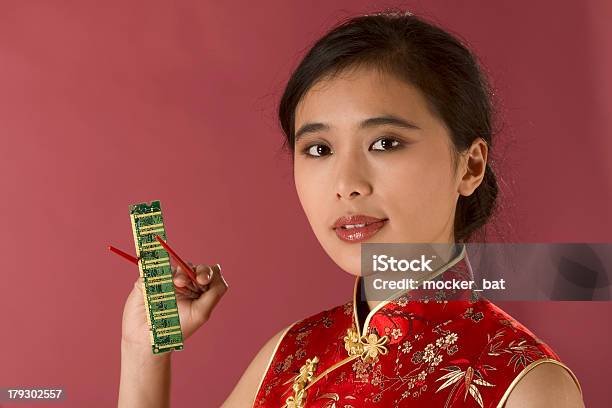 Foto de Menina Asiática Hitech e mais fotos de stock de 20 Anos - 20 Anos, 20-24 Anos, Adolescente