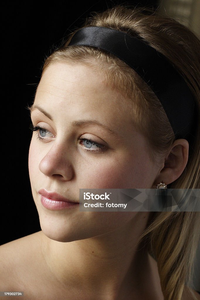 Jovem mulher com diamond e opel earings - Foto de stock de Opala royalty-free