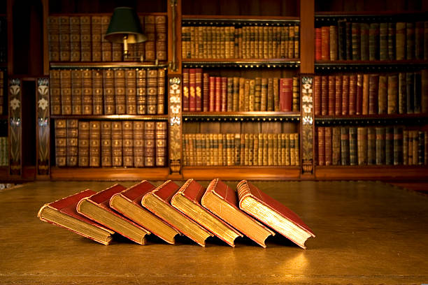 Cтоковое фото Классические старые книги в библиотеке