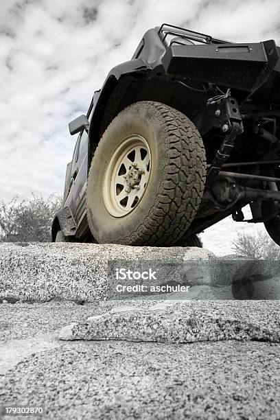 Offroading On 바위산 비포장도로에 대한 스톡 사진 및 기타 이미지 - 비포장도로, 오프로드 자동차, 운전하기