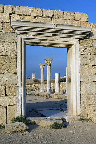 고대 성벽 - door greek culture doorway church 뉴스 사진 이미지