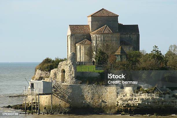 Kirche Sainte Radegundede Talmont Stockfoto und mehr Bilder von Chinesisches Fischernetz - Chinesisches Fischernetz, Dordogne - Aquitanien, Europa - Kontinent