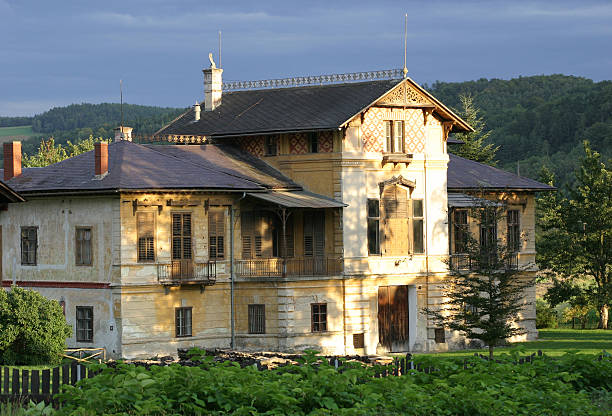 istock Country house abandoned linsberg 179303850