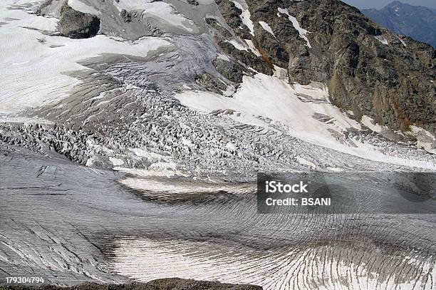 Glaciar De Montanha - Fotografias de stock e mais imagens de Ao Ar Livre - Ao Ar Livre, Crevasse, Cáucaso