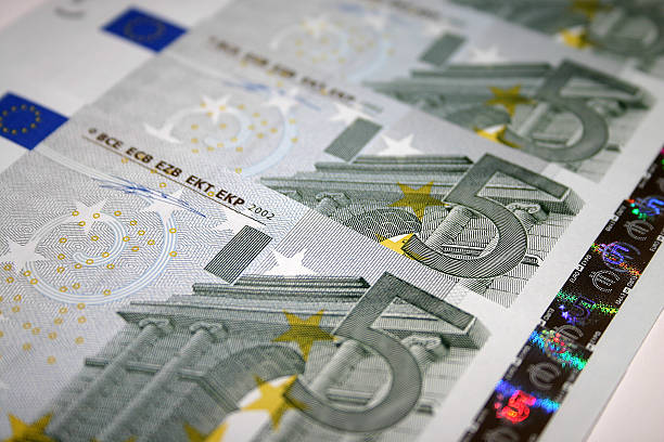 euro rachunki i banknoty. - five euro banknote european union currency number 5 paper currency zdjęcia i obrazy z banku zdjęć