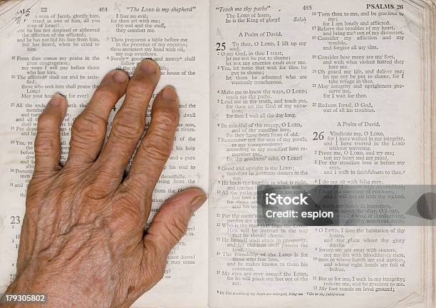 Photo libre de droit de Le Seigneur Est Ma Shepherd banque d'images et plus d'images libres de droit de Adulte - Adulte, Arthrite, Bible