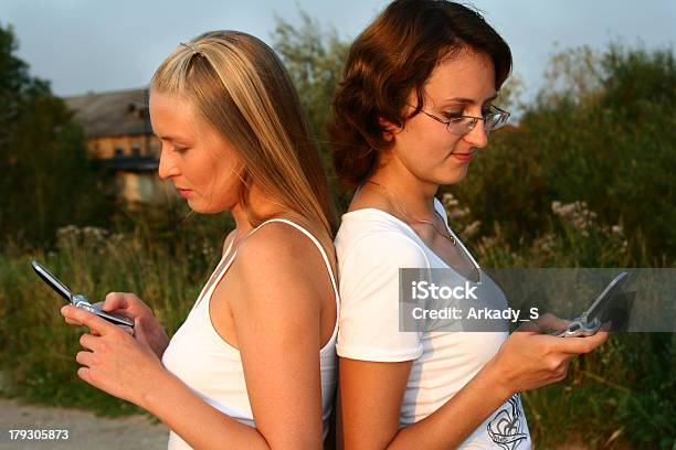 Foto de Namoradas e mais fotos de stock de Adolescente - Adolescente, Adolescência, Adulto