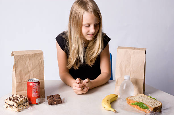 ест здоровый обед - bag lunch paper bag water bottle стоковые фото и изображения