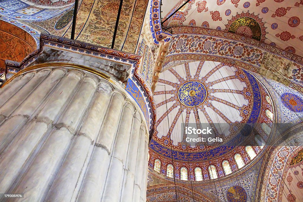 Dentro dos muçulmanos, a Mesquita Azul em Istambul, Turquia - Foto de stock de Istambul royalty-free