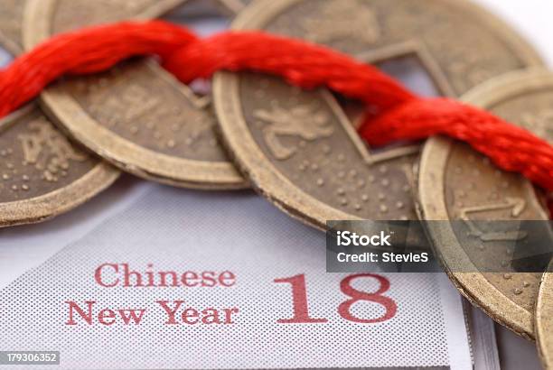 Fotos De Stock De China De Buena Suerte De Monedas Foto de stock y más banco de imágenes de 18-19 años - 18-19 años, 2007, Año nuevo chino