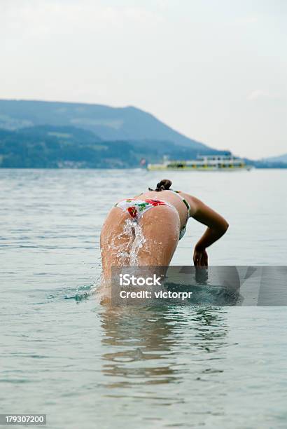 Menina Nadar - Fotografias de stock e mais imagens de Adolescente - Adolescente, Biquíni, Adulto