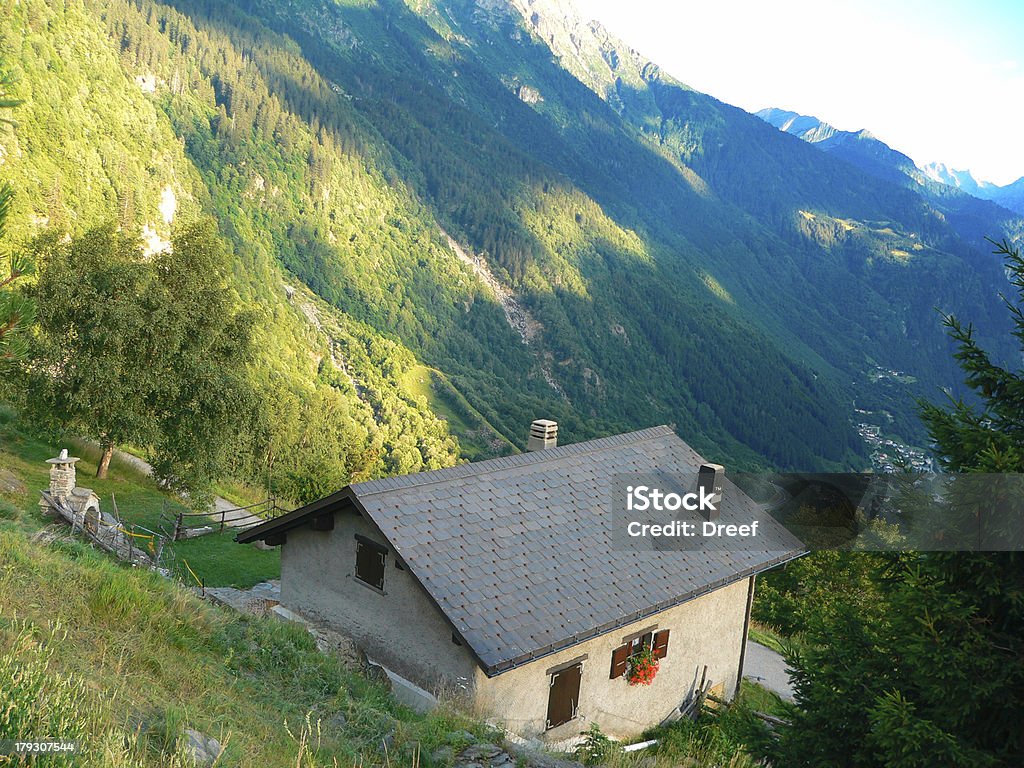 Alpine Valle di - Foto stock royalty-free di Alpi