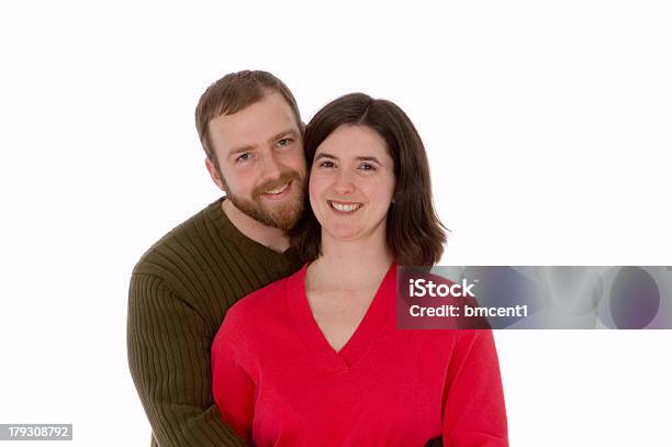 Glückliches Paar Umarmen Und Lächeln Stockfoto und mehr Bilder von Attraktive Frau - Attraktive Frau, Braunes Haar, Dating