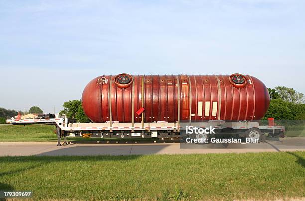 Tanque De Combustível - Fotografias de stock e mais imagens de Abastecer - Abastecer, Atrelado de Carro, Azul