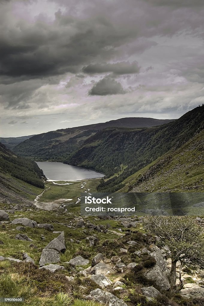 Widok z Upper Lake, Glendalough. Irlandia - Zbiór zdjęć royalty-free (Bez ludzi)