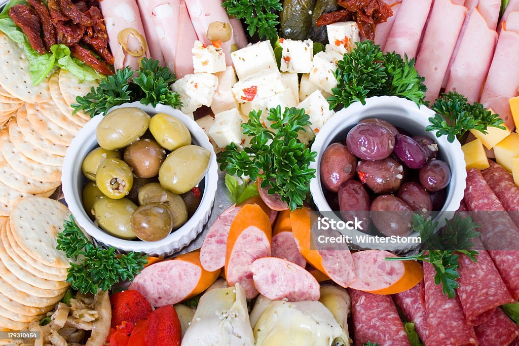 Antipasto misto di catering piatto - Foto stock royalty-free di Antipasto misto