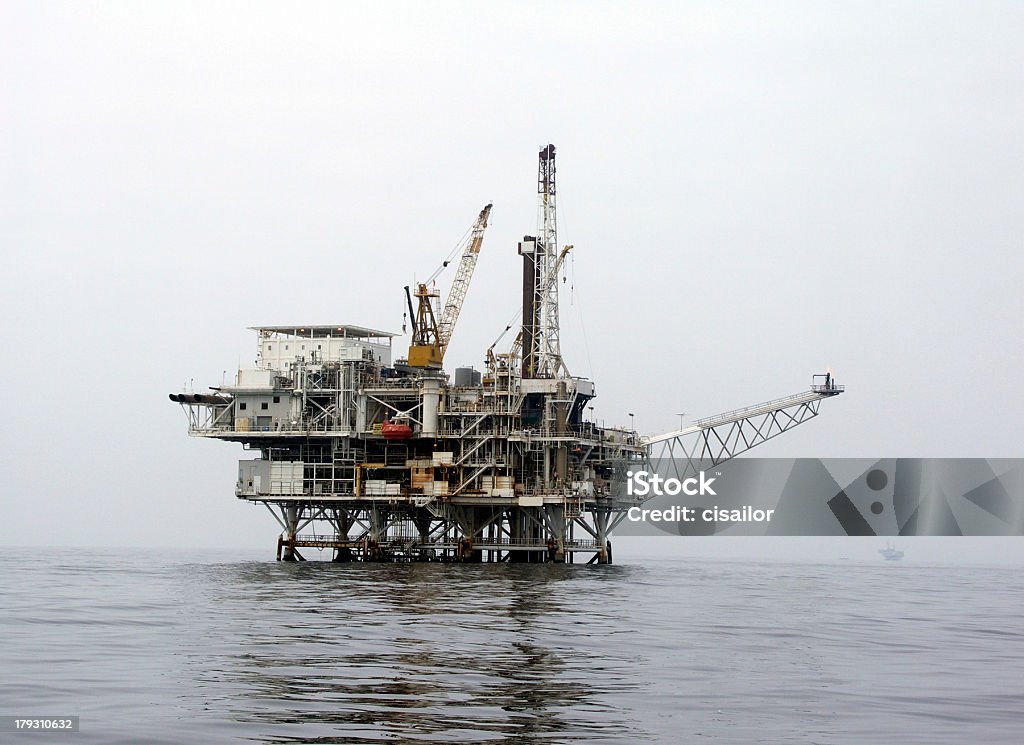 Plate-forme offshore oil - Photo de Affaires libre de droits