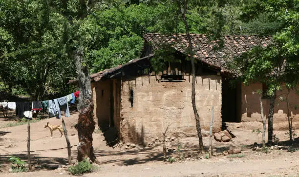 A poorly constructed mud house common throughout central america