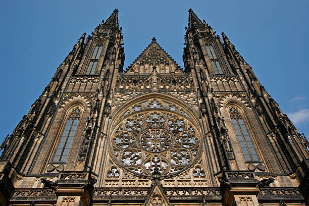 Fachada da Catedral de Saint Vitus em Praga - fotografia de stock