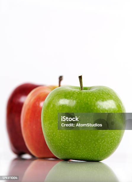 Tre Tipi Di Apple - Fotografie stock e altre immagini di Alimentazione sana - Alimentazione sana, Cibi e bevande, Cibo
