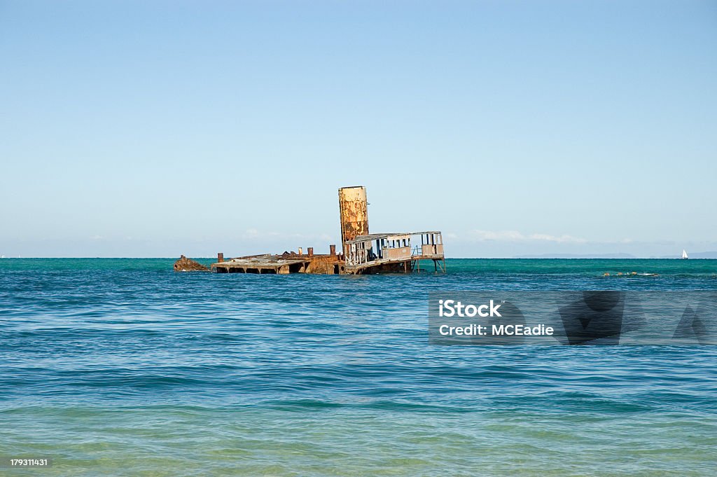 Affondato Rimorchiatore - Foto stock royalty-free di Acqua