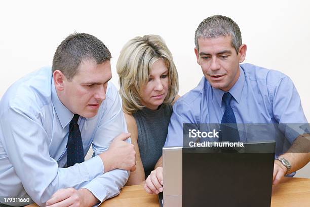 Las Personas De Negocios Presentación Foto de stock y más banco de imágenes de Adulto - Adulto, Amistad, Blanco - Color