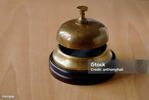 Old Escritorio Bell Foto de stock y más banco de imágenes de Alerta - Alerta, Comunicación, Conceptos
