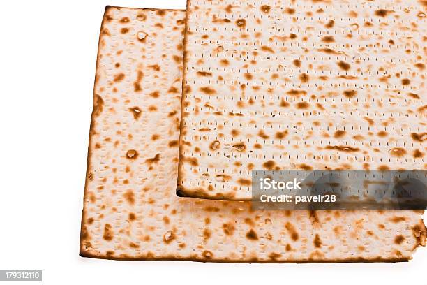 Matzot Foto de stock y más banco de imágenes de Agrietado - Agrietado, Agujero, Alimento