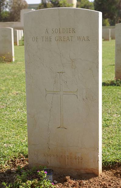 istock War Grave of Unkown Soldier 179312204