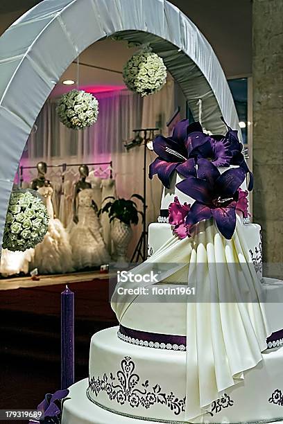 Arranjo De Casamento Festivo - Fotografias de stock e mais imagens de Aniversário especial - Aniversário especial, Arco - Caraterística arquitetural, Assado no Forno