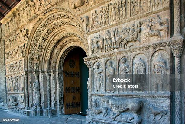ドアのロマネスク Ripoll の修道院 - カタルーニャ州のストックフォトや画像を多数ご用意 - カタルーニャ州, カトリック, キリスト教