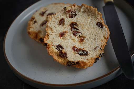 Sliced Fruit scone with no butter.