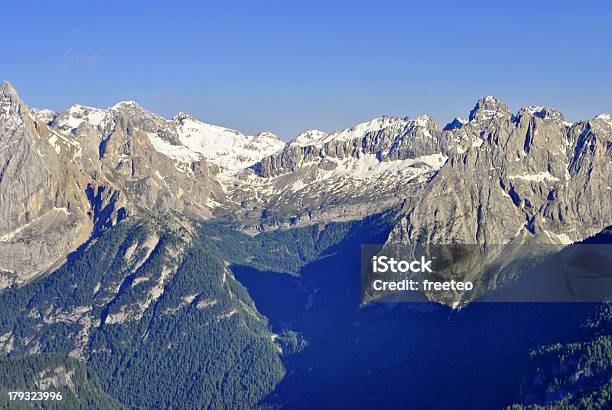 Dolomiti Las Montañas Foto de stock y más banco de imágenes de Aire libre - Aire libre, Alpes Dolomíticos, Alpes Europeos