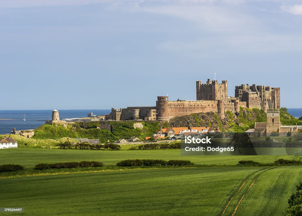 Angielski Zamek Bamburgh Northumberland - Zbiór zdjęć royalty-free (Zamek Bamburgh)