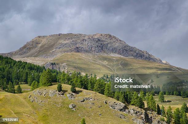 St Moritz Z Wyciąg Narciarski - zdjęcia stockowe i więcej obrazów Alpy - Alpy, Alpy Szwajcarskie, Aranżować