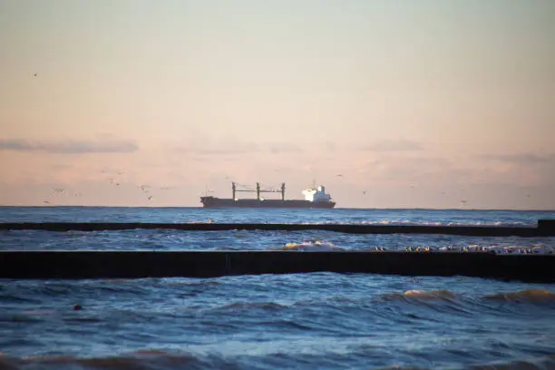 bulk carrier comes to Ukraine's cargo seaport