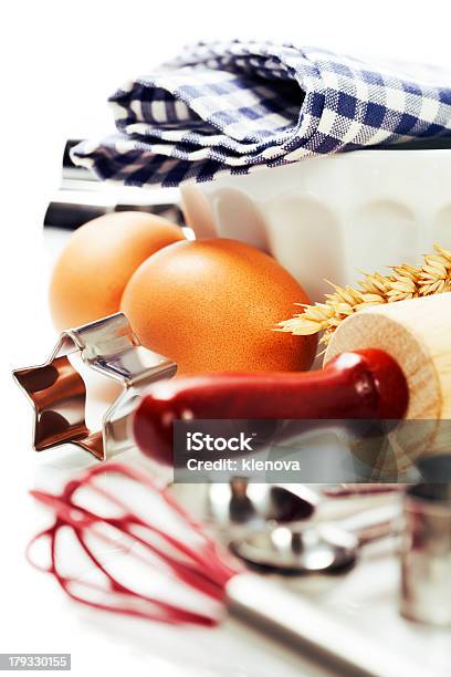 Cooking And Baking Conceito - Fotografias de stock e mais imagens de Batedor de Ovos Manual - Batedor de Ovos Manual, Bolacha, Bolo - Sobremesa