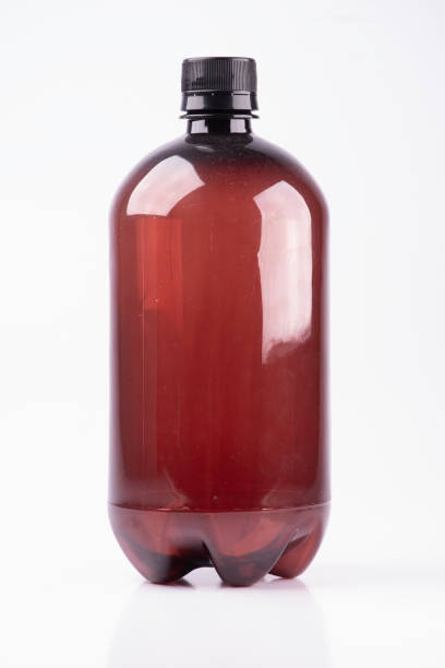 a one liter amber pet growler bottle for craft beer mockup - amber beer imagens e fotografias de stock