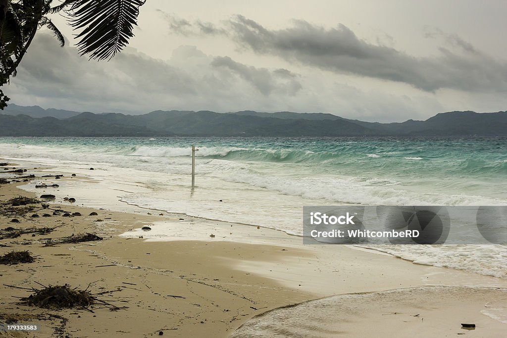 STÜRMISCHER See Ausbackteig einem tropischen Strand während der Monsunzeit - Lizenzfrei Asien Stock-Foto