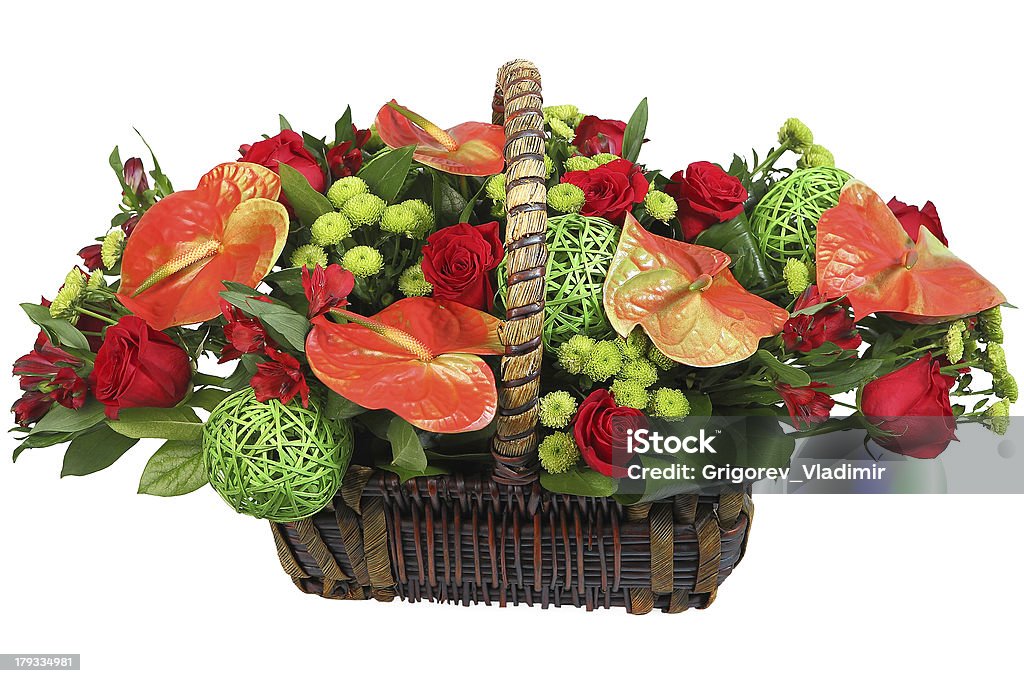Fiori in un cesto, rosso anthurium, Crisantemo verde, rosa. - Foto stock royalty-free di Crisantemo