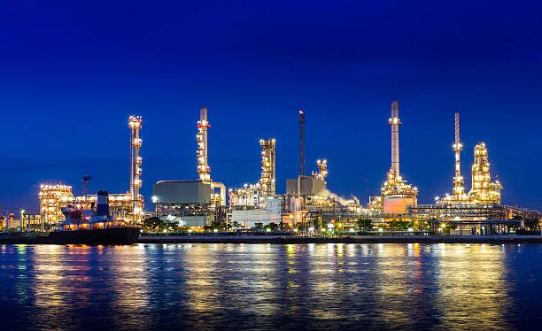 istock Oil refinery plant 179335042