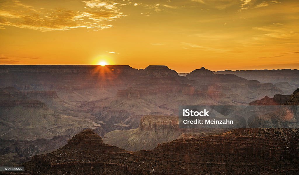 Colorato Tramonto visto dal Mathers punto al Grand Canyon - Foto stock royalty-free di Yaki Point