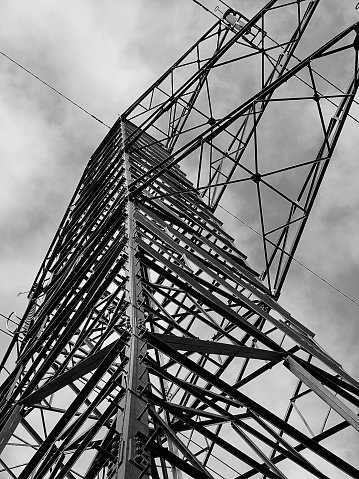 Electricity pylon and electricity cables
