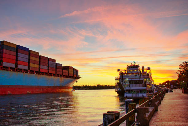 istock Savannah Riverfront with Paddle Bote and Freighter at Sunrise- Savannah, Georgia 1793394320