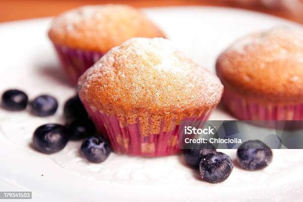 Muffin Ai Mirtilli - Fotografie stock e altre immagini di Bianco - Bianco, Blu, Cibo