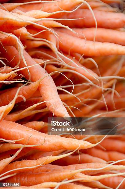Cenouras De Mercado - Fotografias de stock e mais imagens de Agricultura - Agricultura, Alimentação Saudável, Cenoura