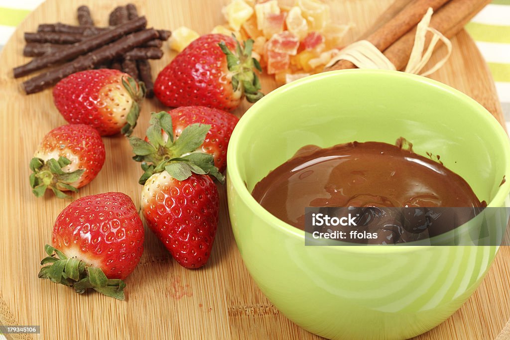 Strawberry Fondue de Chocolate - Foto de stock de Aderezo libre de derechos