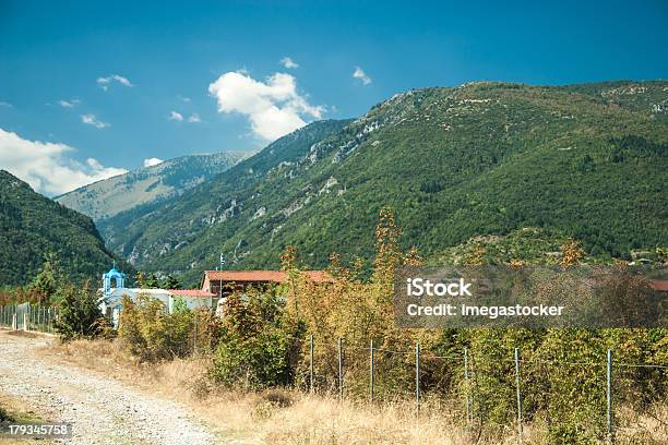 Vista A Las Montañasparque Nacional De Olympus Foto de stock y más banco de imágenes de Aire libre - Aire libre, Aldea, Azul